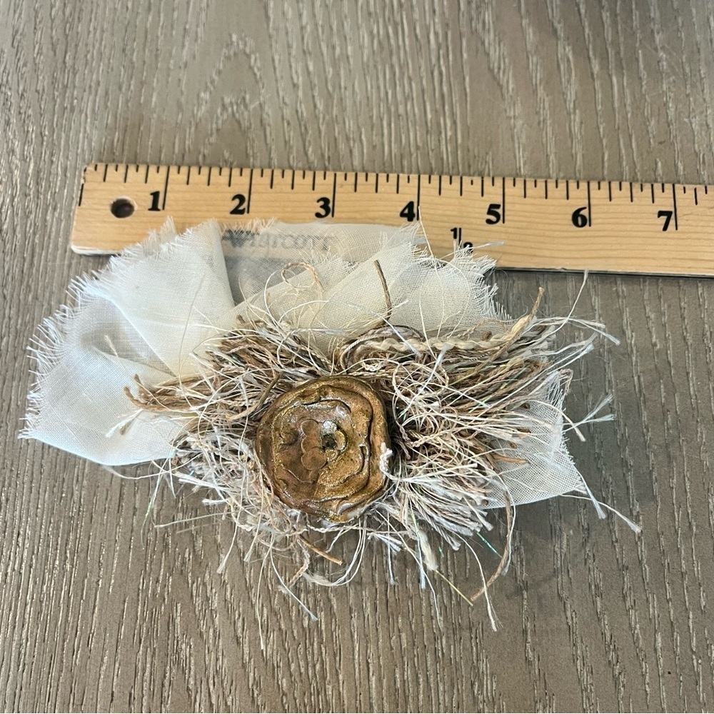 Vintage LaBelle Artisan Textile with Ceramic Flower Brooch - Picture 5 of 5
